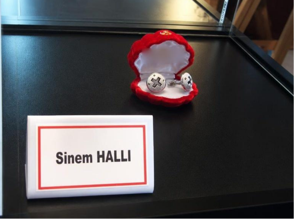 Yazılı cufflinks by Sinem Hallı on display at the Eskişehir Meerschaum Museum, showing the pierced meerschaum shell over the savat silver base.